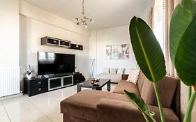 Spacious House With Seaview